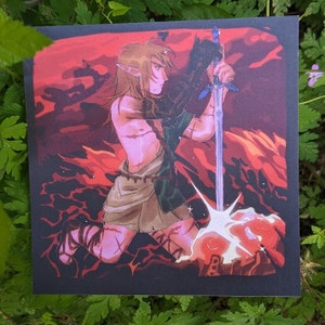 Peut inclure: Une illustration numérique d'un personnage de jeu vidéo, debout dans un paysage enflammé. Le personnage tient une épée à lame bleue et une lumière blanche brillante émane de la pointe. Le personnage porte une tunique brune et une cape verte. L'arrière-plan est rouge et orange feu.