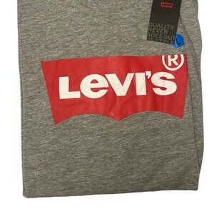 Camiseta vintage de manga larga Levi's para hombre con logo gráfico de ala de murciélago Camiseta clásica con cuello redondo y ajuste regular Grey