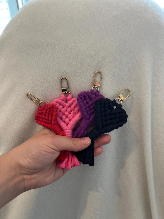 ピンクハートマクラメチャーム ピンクベージュ♡ マクラメ ハートバッグチャーム キーホルダー バッグ