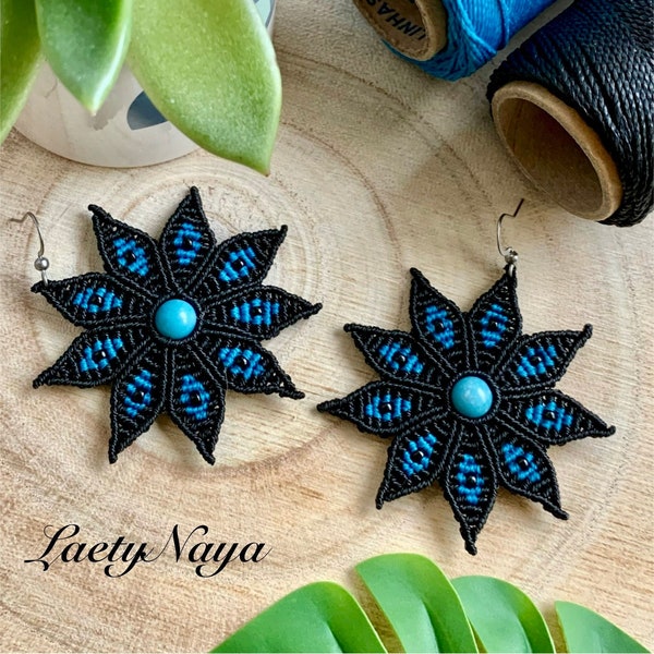 Boucles d'oreilles femme fleur noir et turquoise-BO en micro macramé perle Larimar