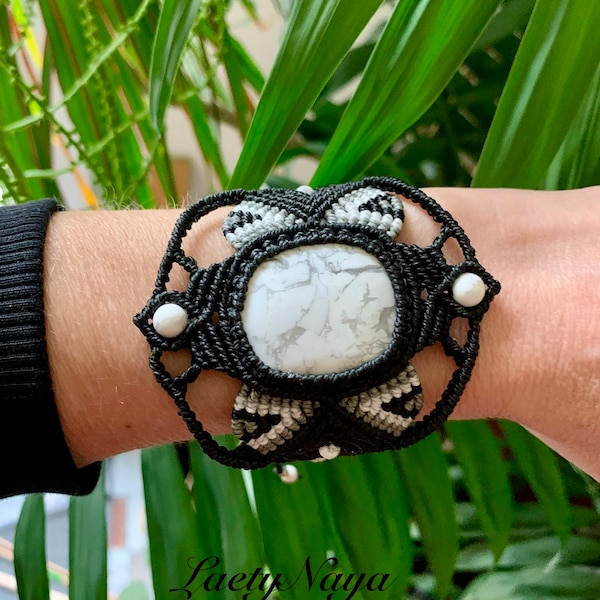 Bracelet manchette femme en micro macramé- bracelet noir et pierre naturelle howlite blanche