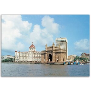 Impresión fotográfica de los años 70 del Hotel Taj Palace de Bombay y la Puerta de la India, Bombay, India. Póster vintage para decoración del hogar, paisaje urbano indio, regalo.