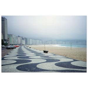 Impresión fotográfica de un día lluvioso de los años 60 en el paseo marítimo de la playa de Copacabana, Río de Janeiro, Brasil. Póster decorativo para dormitorio, herencia de los años setenta, regalo vintage.