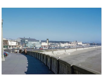 Fotografía impresa de la década de 1950 del paseo marítimo de Ocean Beach en San Francisco, The Great Barnums at the Beach, póster de decoración vintage para el hogar de California de los años cincuenta.