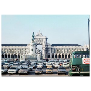 Impresión fotográfica de la década de 1970 Lisboa Praça do Comércio, Portugal, autobús verde de dos pisos Mabor General, cartel de arte de pared vintage decoración de regalo de los años setenta