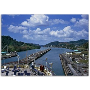 Impresión fotográfica de la década de 1970 Canal de Panamá, cielos azules, cartel de arte de pared vintage, paisaje náutico, decoración naval del hogar, idea de regalo única marítima
