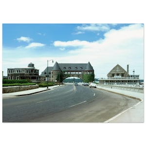Stampa fotografica anni '60 Narragansett The Towers, Rhode Island, Coast Guard House Restaurant, arte murale anni '60, arredamento per ufficio, poster Heritage