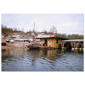 Impresión fotográfica de la década de 1950 Bull Shoals Landing, Arkansas, muelle de barcos de pesca, montañas Ozark, cartel de arte de decoración de pared vintage de los años cincuenta, regalo estadounidense de EE. UU.
