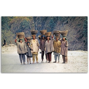 Impresión fotográfica de la década de 1970 Cachemira India, mujeres rurales, cartel de arte de pared vintage decoración del hogar oficina patrimonio de Cachemira personas setenta idea de regalo