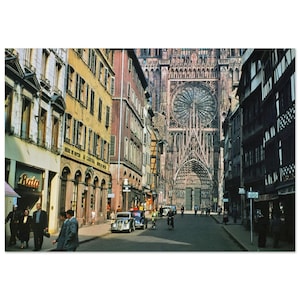 Impresión fotográfica de la década de 1940 Escena callejera Cathédrale Notre Dame de Estrasburgo, Francia, cartel de arte de pared vintage Bata Store Street Decor Heritage Gift