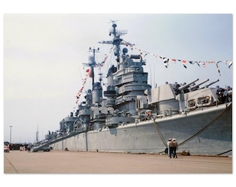 Impressão fotográfica da década de 1950 de um cruzador pesado da classe Baltimore, navio de guerra dos Estados Unidos. Pôster vintage para decoração de parede. Ideia de presente militar exclusiva.