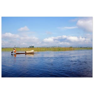Photo Print Kashmir 1970s Lone Boatman on a Lake, Northern India, Vintage Wall Art Home Office Decor Poster Scenic Heritage Seventies Gift