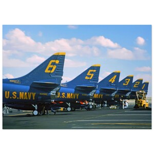 Photo Print 1970s Blue Angels U.S. Navy Douglas A-4F Skyhawk II, Wand Kunst Luftfahrt Geschichte Wohnkultur Geschenk, Flugvorführung Geschwader