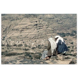 Photo Print 1970s Yemen, Two Yemeni Men High Above a Town, Vintage Wall Art Poster Home Office Decor, Arabian Peninsula, Ethnic Gift Idea