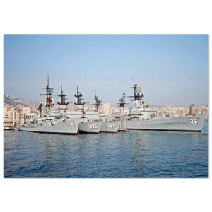 Impresión fotográfica de los años 70 del puerto de Nápoles, Italia, fragatas de la Marina de los EE. UU., arte de pared vintage, decoración del hogar, póster, idea de regalo de herencia naval de la Marina estadounidense náutica