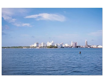 Fotografía impresa de los años 50 del centro de Miami, Florida, Freedom Tower, paseo marítimo de la Bahía de Biscayne, póster de arte mural vintage de los años cincuenta con decoración de herencia tropical.