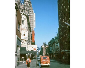Fotografía impresa de la década de 1960 del Teatro Booth de Manhattan, Julie Harris, obra de Broadway "A Shot in the Dark", estilo vintage estadounidense de Nueva York, póster decorativo para pared de la ciudad de Nueva York.