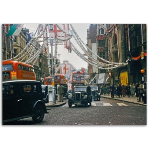 Impresión fotográfica de Londres de los años 40 con coches y autobuses rojos de dos pisos, arte de pared vintage de Gran Bretaña, póster para decoración del hogar y la oficina, idea de regalo de los años cuarenta