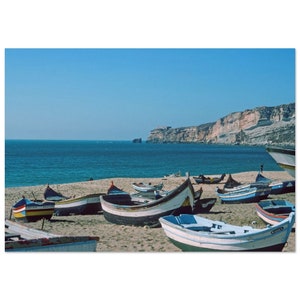Impresión fotográfica de los años 70, Portugal, barcos de pesca de madera en Nazaré, arte de pared vintage, decoración de los años setenta, póster, Europa, Oeste, viajes por la costa, regalo único