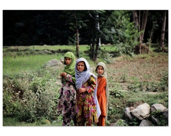 Photo Print Pakistan 1970s Gilgit-Baltistan Three Girls, Northern Areas, Vintage Wall Art Home Office Decor Poster Ethnic Travel Gift Idea