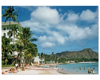 Poster Print 1950s View of Waikiki Beach and Diamond Head, Waikiki, Honolulu, Oahu, Hawaii, USA, Vintage Wall Art Unique Heritage Gift Idea