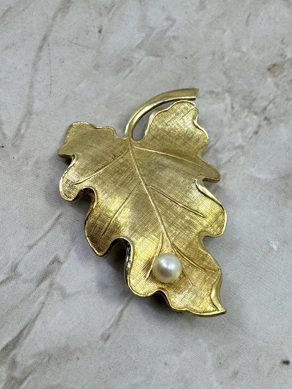 Vintage Winard Pearl 12K Gold Filled Leaf Brooch Pin 2-1/4
