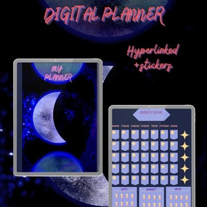 Op de afbeelding: Een digitale planner met een donkerblauwe achtergrond en een halve maan ontwerp. De planner bevat een maandelijkse kalender met sterren en een sectie voor notities, budget en maaltijden. De tekst "Hyperlinked + stickers" wordt in roze weergegeven.