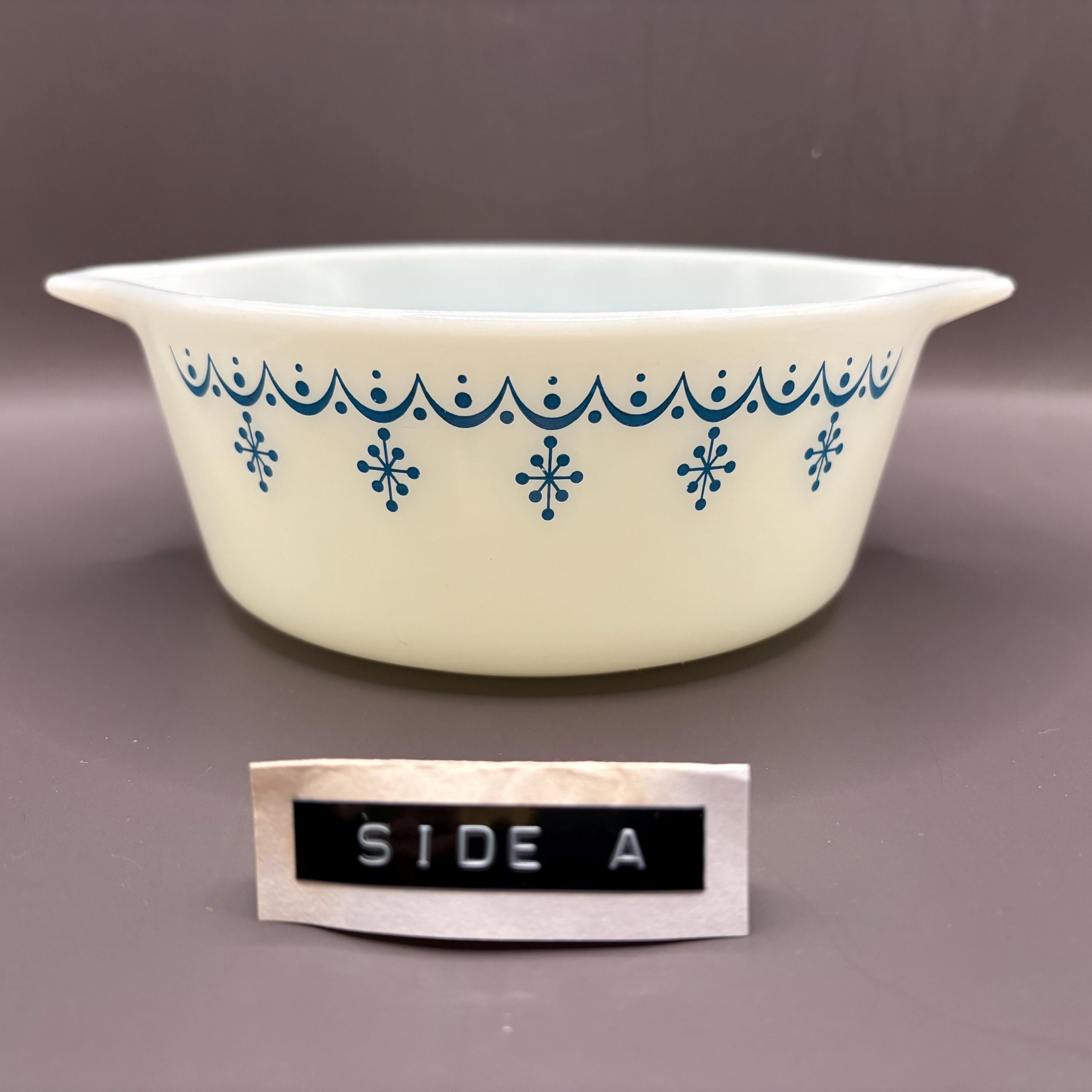 Pyrex Snowflake Pattern Casserole Vintage Pyrex Snowflake Garland 472 Casserole Dish W Lid | Blue ...