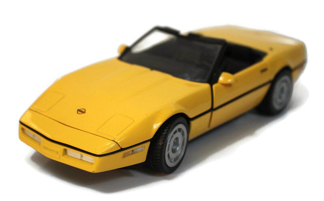 Franklin Mint 1986 Chevrolet Yellow Corvette Convertible 1