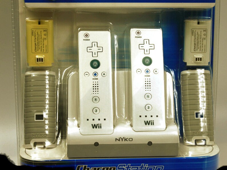 Nyko Ultimatekit Nintendo Wii Dual Charge Station Rechargeable