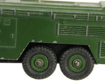 DINKY TOYS, camion 6 wheelers militaire vert baché, siége non percé