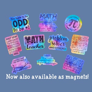 Könnte beinhalten: Ein Set mit 10 bunten, aquarellartigen Aufklebern mit mathematischen Wortspielen und Sprüchen. Die Aufkleber haben ein Regenbogen-Farbschema und beinhalten Sätze wie "Man muss ODD sein, um die Nummer 1 zu sein", "Mathelehrer", "Problemlöser" und "Ein Tag ohne Mathe ist wie..."