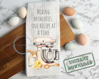Könnte beinhalten: Weißes Küchentuch mit einem rosa Standmixer, einem Sack Mehl, Butter und einem Holzlöffel. Der Text auf dem Handtuch lautet "Mixing Memories, One Recipe at a Time". Ein grüner Stempel mit dem Text "Sofort-Download" befindet sich auf dem weißen Marmoruntergrund.