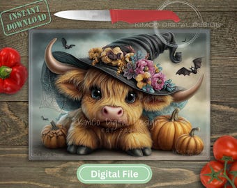 Puede incluir: Una ilustración digital de una vaca highland marrón y esponjosa con un sombrero de bruja negro adornado con flores coloridas. La vaca está rodeada de calabazas naranjas y pequeños murciélagos bajo un cielo nublado. Texto INSTANT DOWNLOAD.