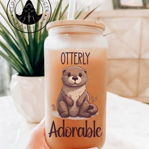 Otterly Adorable Frosted Beer Glass with Bamboo Lid / Otter Beer Glass / Otter Coffee Cup