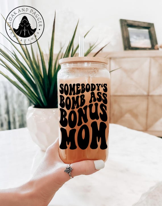 Somebody's Bomb Ass Bonus Mom Beer Glass with Bamboo Lid