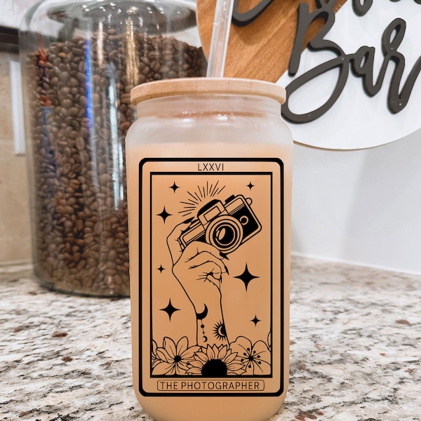 The Photographer Tarot Card Frosted Beer Glass with Bamboo Lid / Photographer Coffee Cup / Photographer Gift