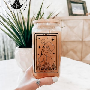 The Vet Tech Tarot Card Clear Beer Glass with Bamboo Lid / Vet Tech Gift / Vet Tech Glass / Tarot Card Gift