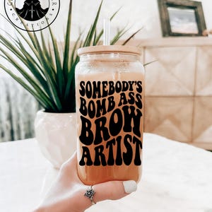 Somebody&#39;s Bomb Ass Brow Artist Beer Glass with Bamboo Lid