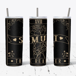 Gobelet isotherme pour cartes de tarot The Smut Reader / Cadeau pour amateur de charbon / Cadeau pour salope Smut / Tasse en métal Smut / Options de 20 oz et 30 oz