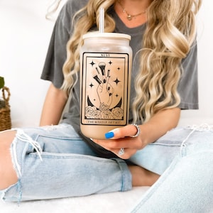 Carte de tarot maquilleur Verre à bière avec couvercle en bambou / Cadeau pour maquilleur / Cadeau pour esthéticienne / Cadeau pour maquilleuse