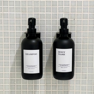 Duschspenderset inkl. selbstklebender Wandhalterungen und Flaschen I Seifenspender aus Glas in mattem Schwarz I Spenderflasche mit Label Bild 5