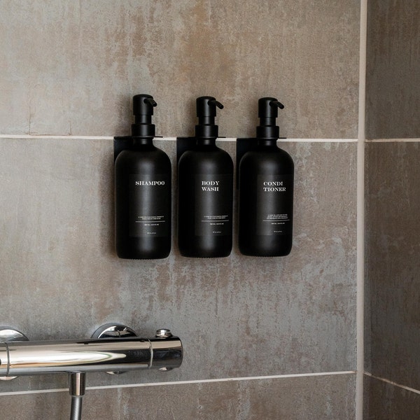 Duschspenderset inkl. selbstklebender Wandhalterungen und Flaschen (all black edition) I Seifenspender aus Glas in mattem Schwarz
