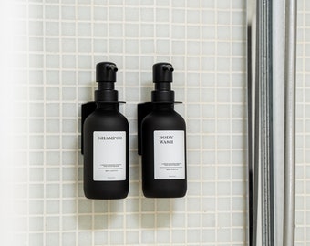 Duschspenderset inkl. selbstklebender Wandhalterungen und Flaschen I Seifenspender aus Glas in mattem Schwarz I Spenderflasche mit Label