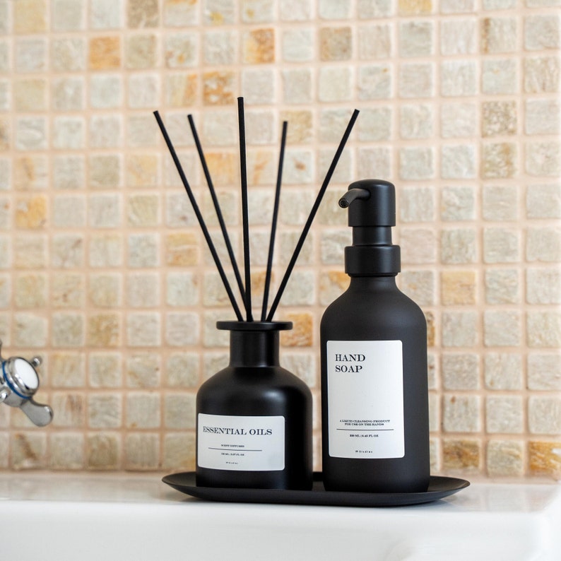 Seifenspender Geschenkset Schwarz I Hand Soap plus Essential Oils incl. Tablett Bild 2