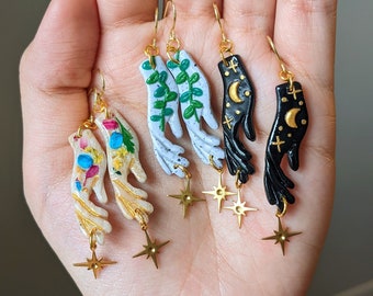 Mãos mágicas | Joias Fairycore | Joias Cottagecore | Brincos Boho | Brincos de flor | Brincos de lua | Brincos místicos | Brincos de mão