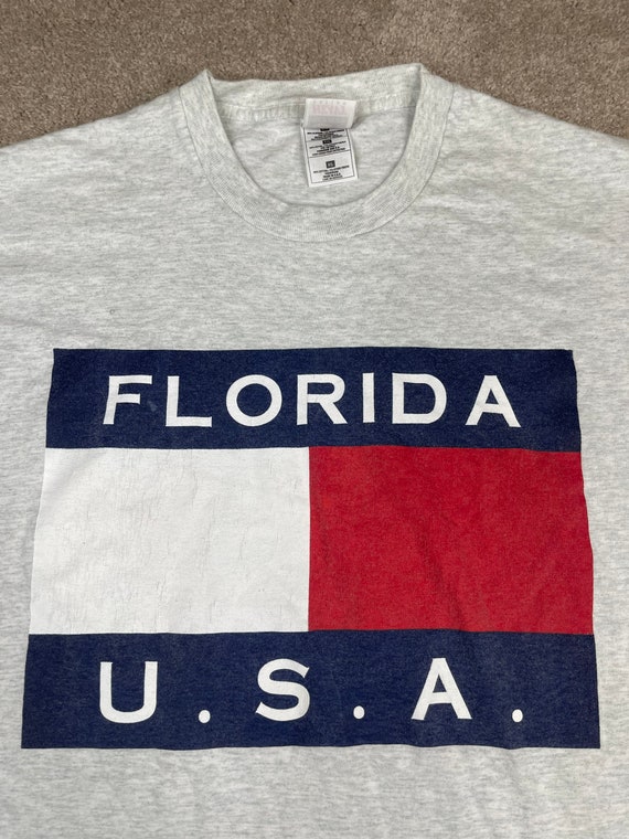 tommy hilfiger vintage art tshirt Gem