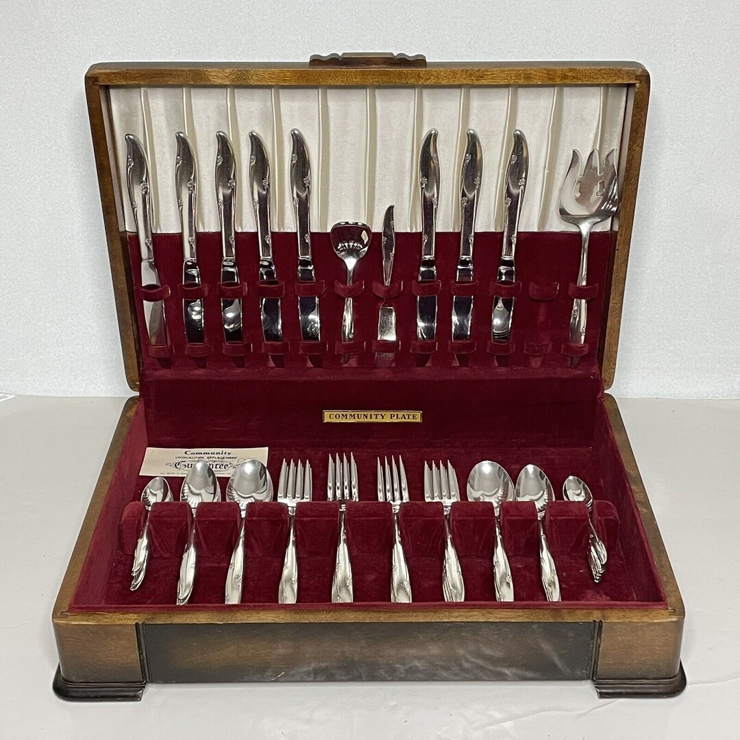 Oneida Community Silver Flowers 8 Place Setting 57 Pieces With