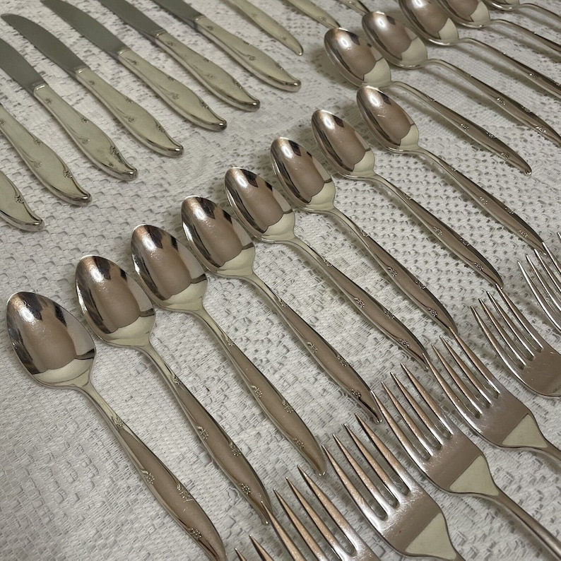 Oneida Community Silver Flowers 8 Place Setting 57 Pieces With