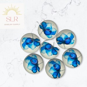 12 mm Belles fleurs bleues aquarelles avec fond blanc Cabochons en verre ronds, lot de 10 bijoux à faire soi-même